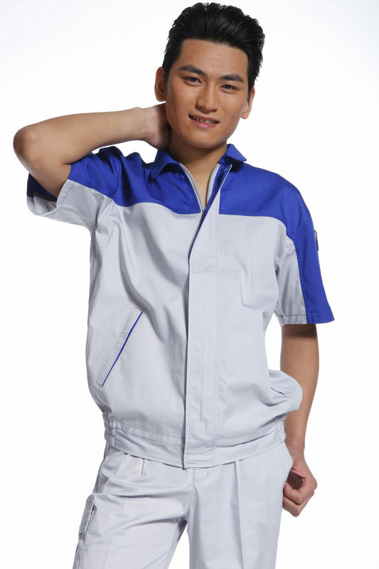 定制工作服起球應(yīng)怎樣處理?暴曬后可以防潮嗎?